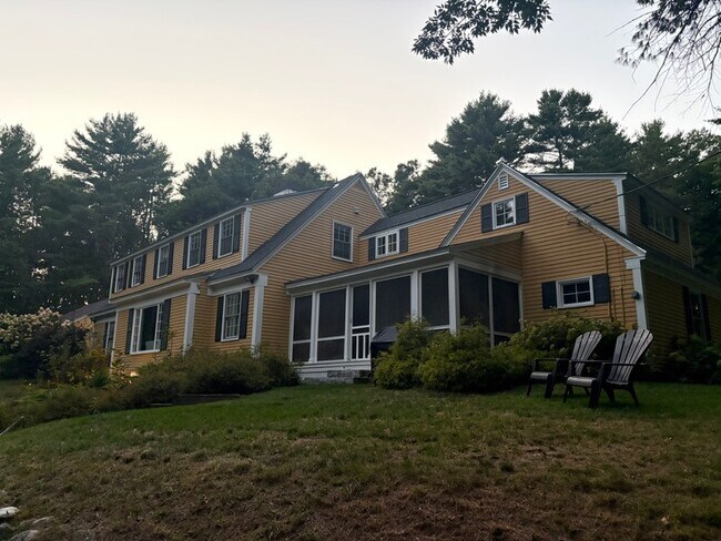 Building Photo - 172 Readfield Rd