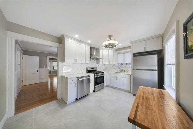 Building Photo - 52 Hovey St