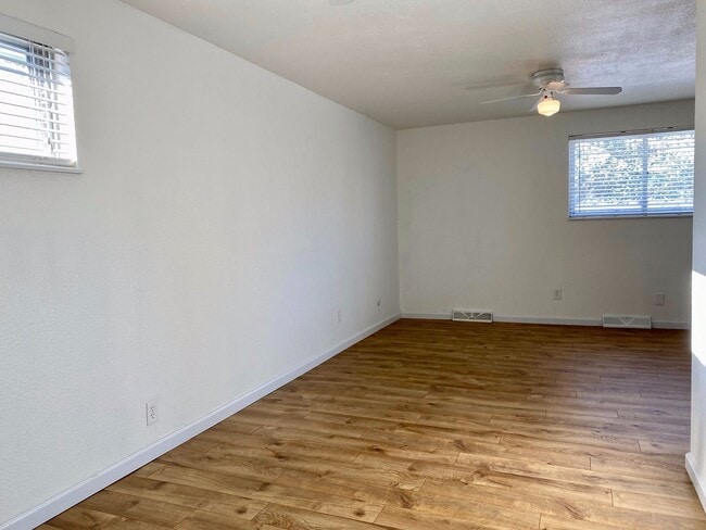Building Photo - Spacious Tri-Level Home Featuring 4BD/2.5B...