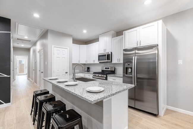 Building Photo - 4661 Clover St