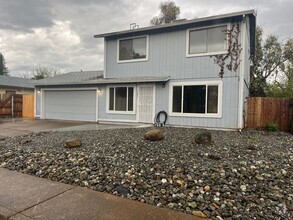 Building Photo - 3 bedroom, 2 bathroom home located in the ...