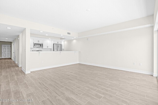 Building Photo - 1805 Riverside Dr