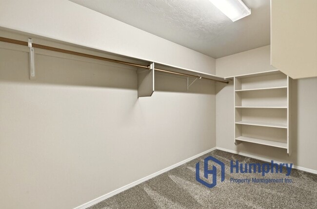 Building Photo - 3527 E Hand Cart Ln