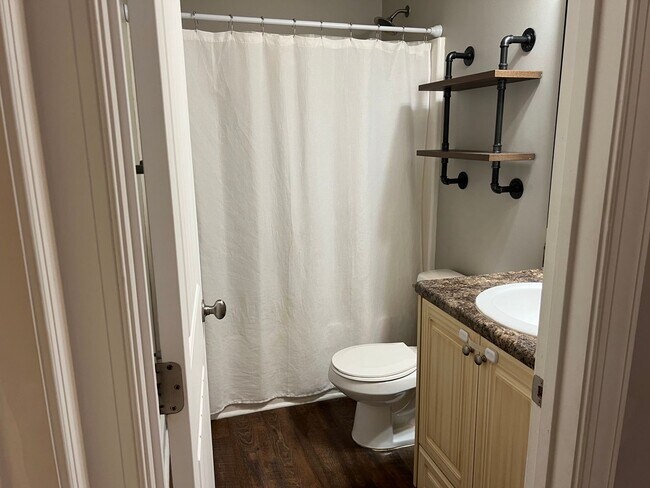 Building Photo - Beautiful Rental in Canterbury Farms in Gr...