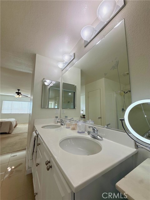 Building Photo - 14115 Desert Rose St