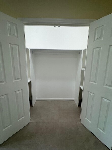 Building Photo - 566 Newark Ave