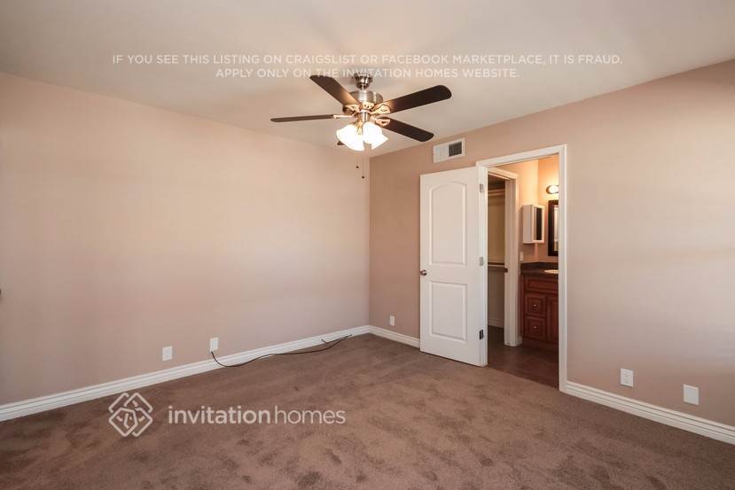 Building Photo - 9020 W Las Palmaritas Dr