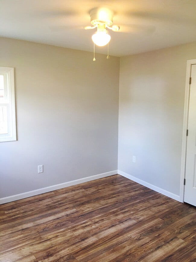 Building Photo - Beautifully Remodeled and Rent Ready.