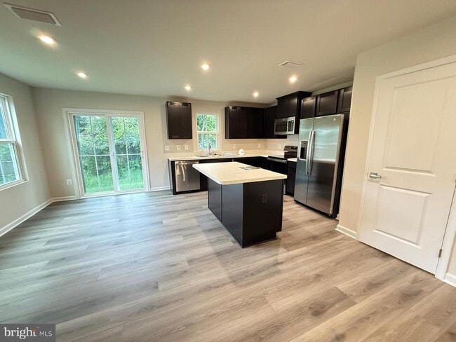 Building Photo - 613 Laurelwood Dr