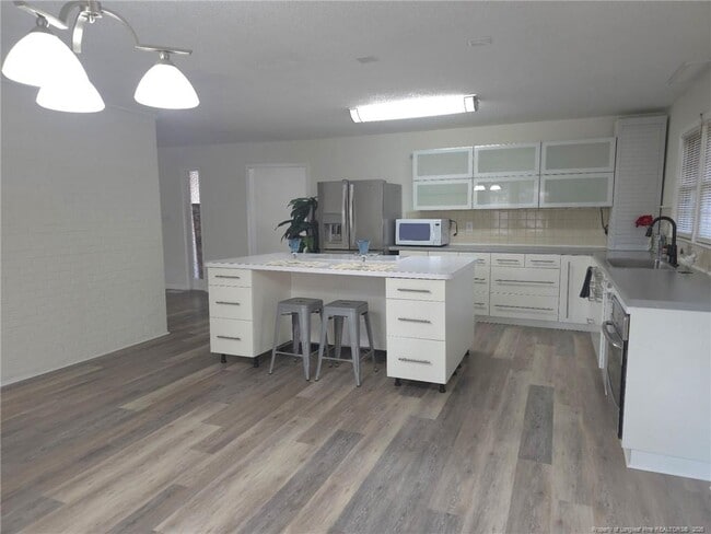 Building Photo - 5945 Muscat Rd