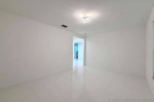 Building Photo - 10710 Hensley St