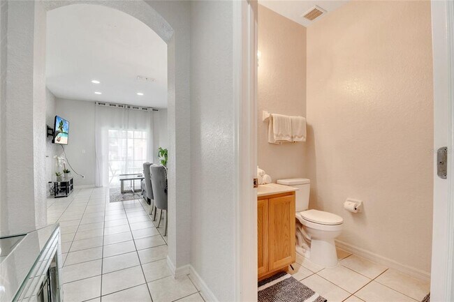 Building Photo - 2713 Bushman Dr