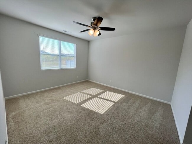 Building Photo - 3 Bed 2 Bath in Lebanon, Like New Home in Woodbridge Glen!