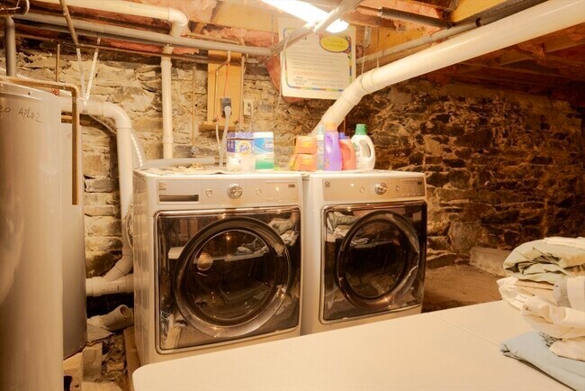 Building Photo - 157 Perkins St