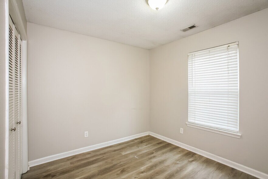 Building Photo - 1358 Evergreen Dr