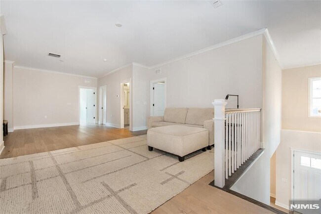 Building Photo - 37 Hillandale Dr