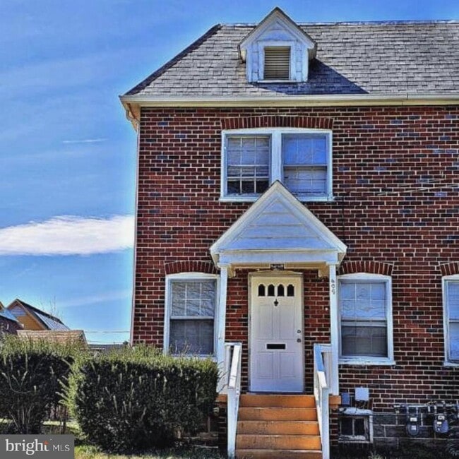 Building Photo - 609 Smithfield Ave