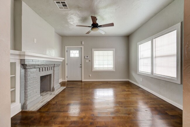 Building Photo - Charming Newly Updated 2 Bed, 2 Bath Home in the Heart of OKC!