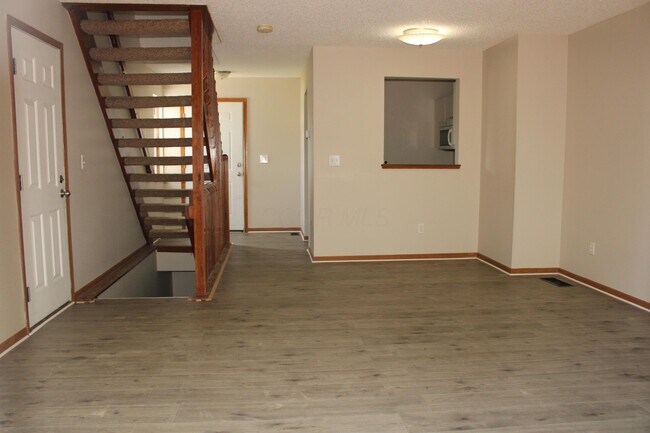 Building Photo - 175 Macenroe Dr