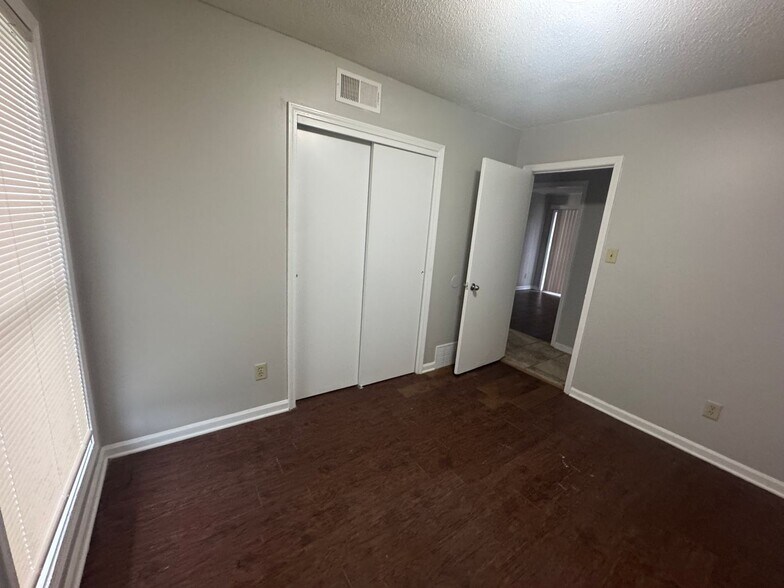 Building Photo - 5021 Appleville St