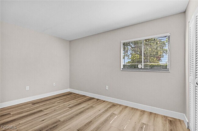 Building Photo - 1915 Maravilla Ave