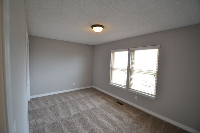 Building Photo - Newly Remodeled 3 Bedroom with Great View!