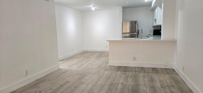 Building Photo - 10930 Royal Palm Blvd