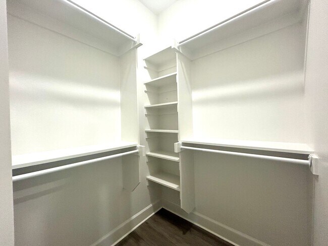 Building Photo - Centerton Home Available NOW! 4 bed, 2 full bath no carpet home. LARGE fenced backyard