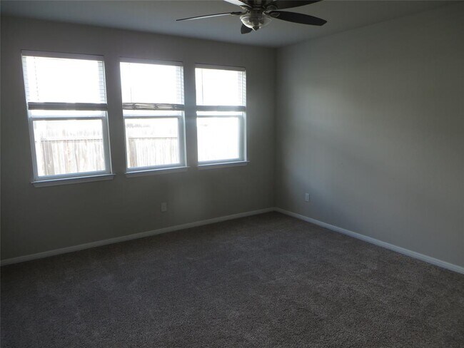 Building Photo - 301 La Escalera Dr