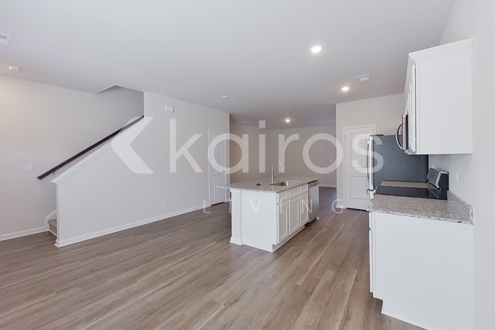 Building Photo - 2561 Banyan Cir
