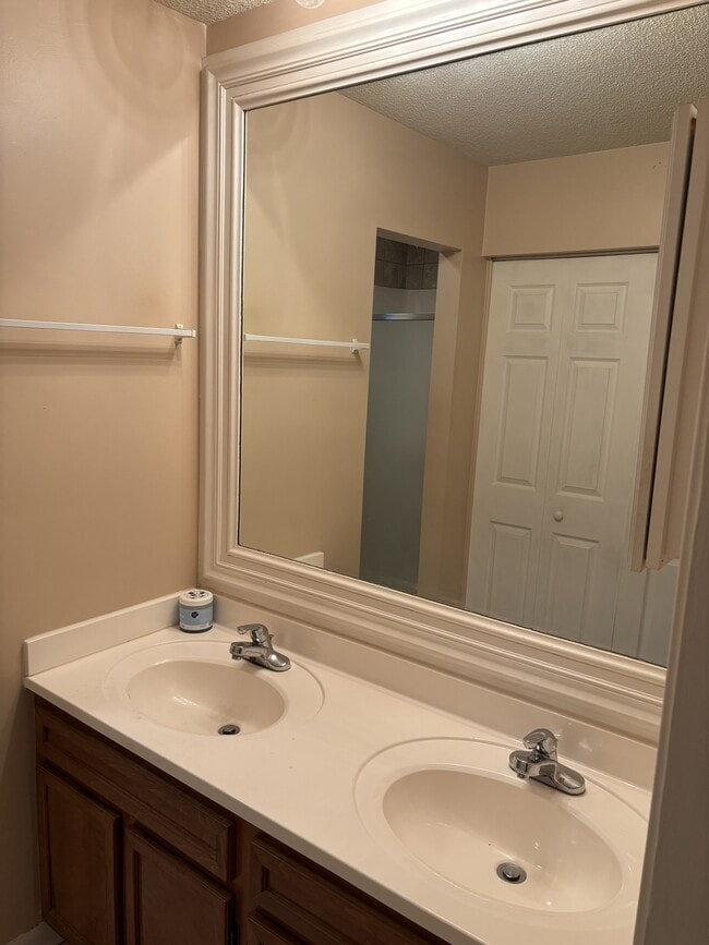 Building Photo - 176 Kinloch Ct