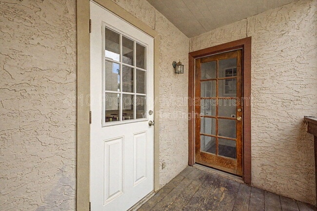 Building Photo - 1927 E Hampton Ave
