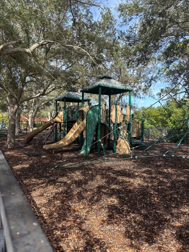 Building Photo - Charming 2BR Condo in Clearwater