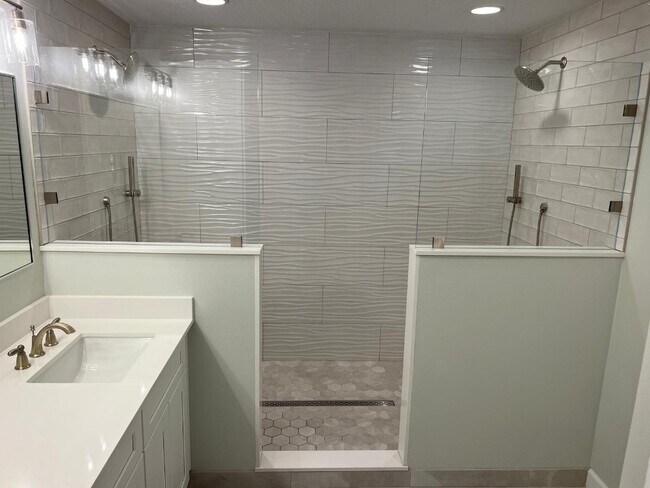 Building Photo - 212 S Dakota Ave