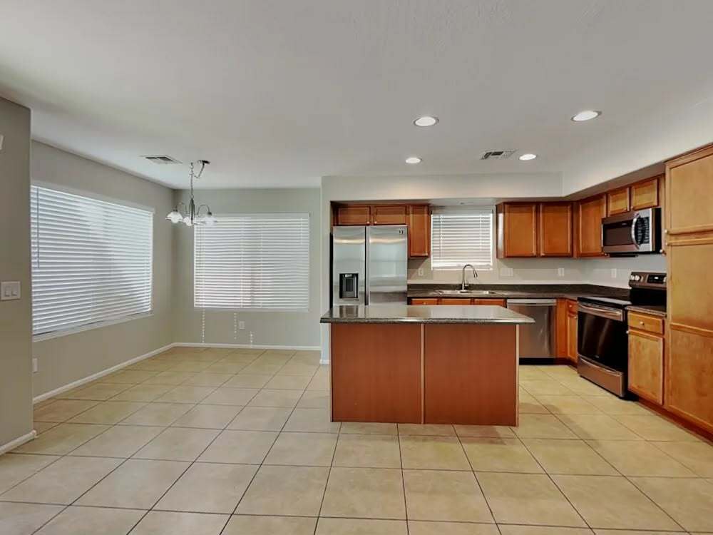 Building Photo - 7261 W Glenn Dr