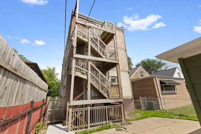 Building Photo - 8422 S Yates Blvd