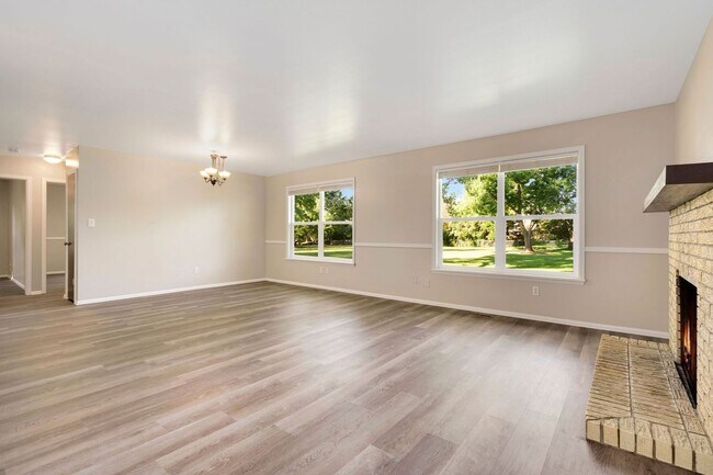 Building Photo - Freshly Updated 4 Bedroom Home