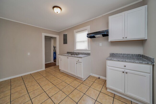 Building Photo - Your Dream Rental Awaits – Fully Renovated and Move-In Ready!