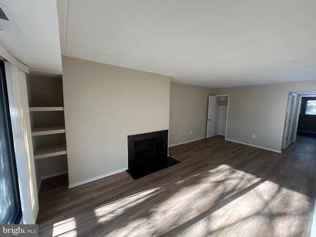 Building Photo - 5645 Harpers Farm Rd