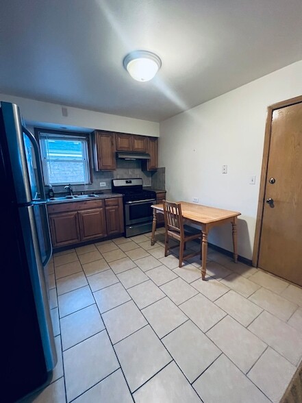 Building Photo - 3954 N Pioneer Ave