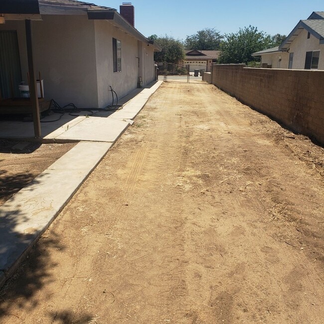 Building Photo - 3847 Vine Ave