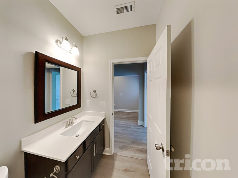 Building Photo - 1139 Westgate Dr