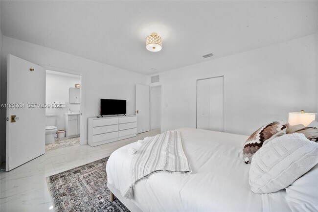 Building Photo - 1625 Hollywood Blvd