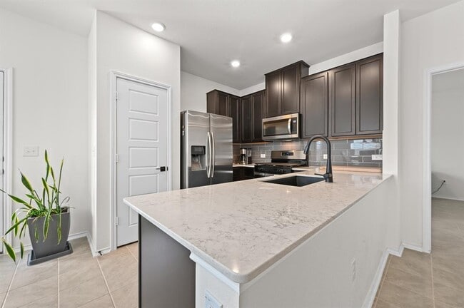 Building Photo - 217 Summit Dr