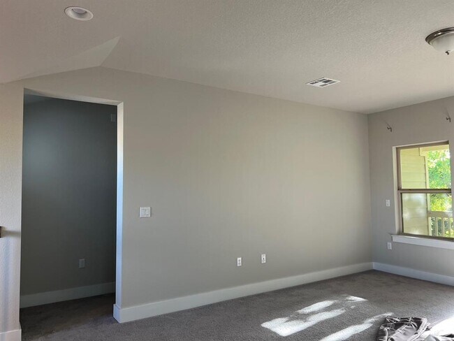 Building Photo - 9801 McKnight Lp