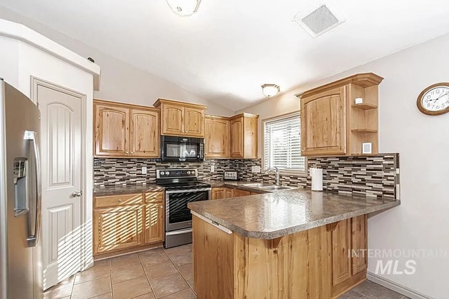 Building Photo - 2221 Frontier Dr