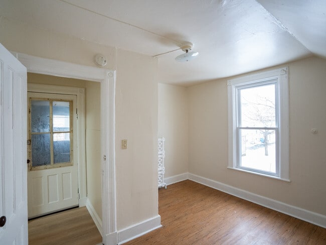 Building Photo - 431 Morris St