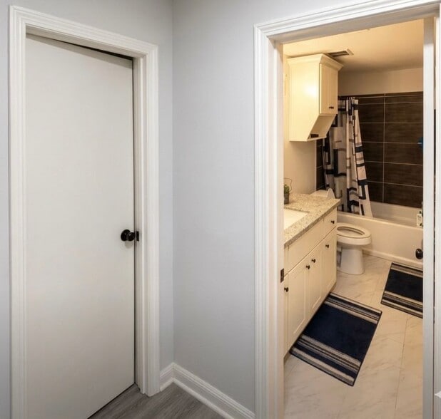 Building Photo - 3814 Brier Gardens Dr