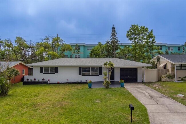 Building Photo - 11424 79th Ave