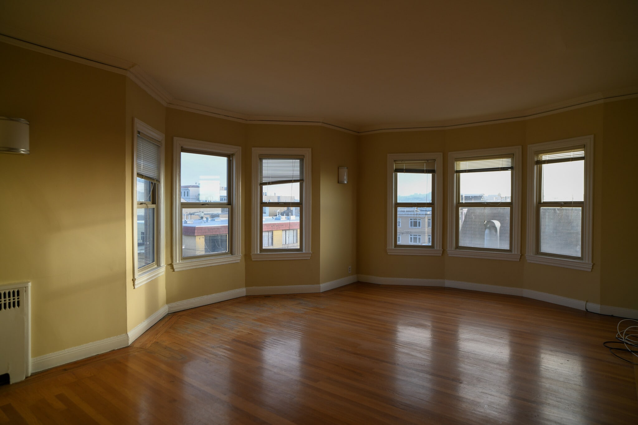 Living room - 1600 Clement St